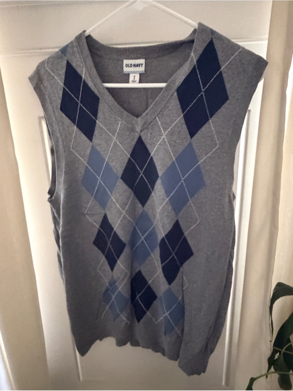 Old Navy Men’s Gray And Blue V-Neck Argyle Sweater Vest Size M